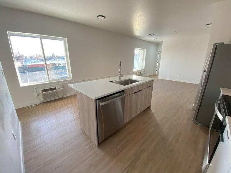 More Photos Of 404 E 5600 S, Salt Lake City Apartments For Sale