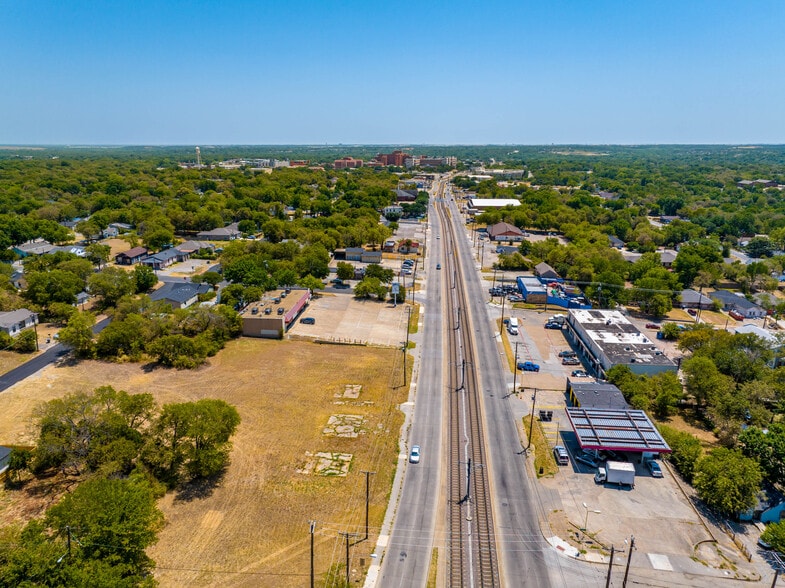 More Photos Of 3701 S Lancaster Rd, Dallas Light Distribution For Sale