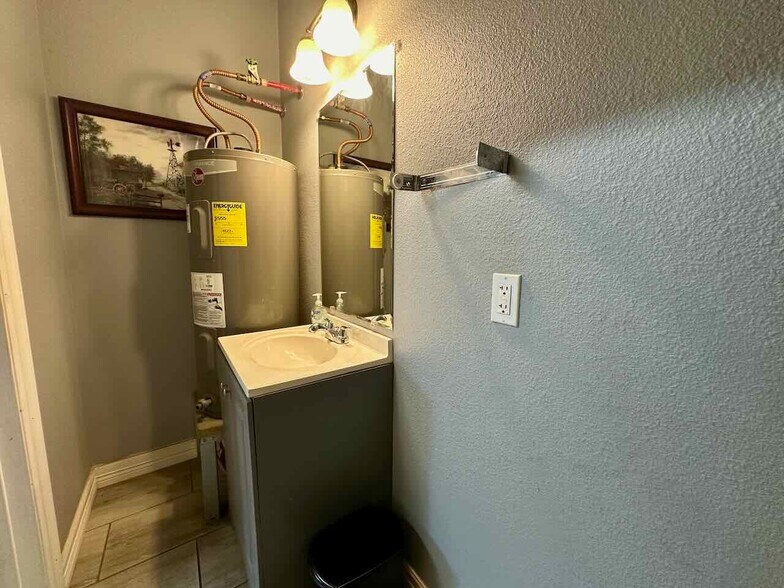 More Photos Of 8351 Bryant Dr, Silsbee Warehouse For Sale