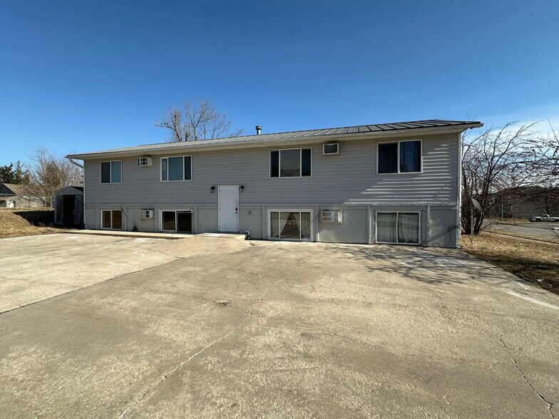 Primary Photo Of 850 33rd Ave, Marion Apartments For Sale