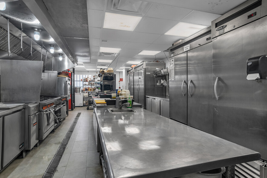 More Photos Of 99 Miracle Mile Miracle Mile / Coral way, Coral Gables Restaurant For Sale