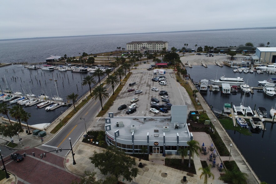 More Photos Of 350 E Seminole Blvd, Sanford Freestanding For Sale