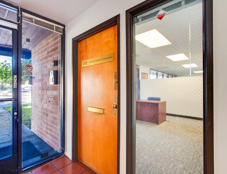 More Photos Of 440 Western Ave, Glendale Office For Lease
