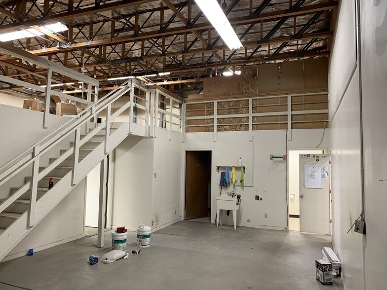 More Photos Of 271 W 2950 S, Salt Lake City Light Manufacturing For Lease