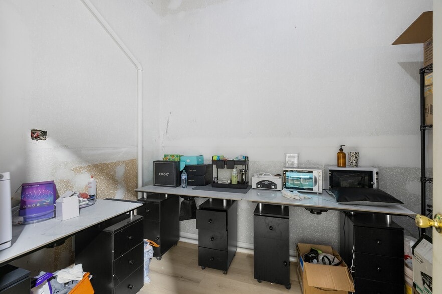 More Photos Of 144 E Broadway, Newport Storefront Retail Office For Sale