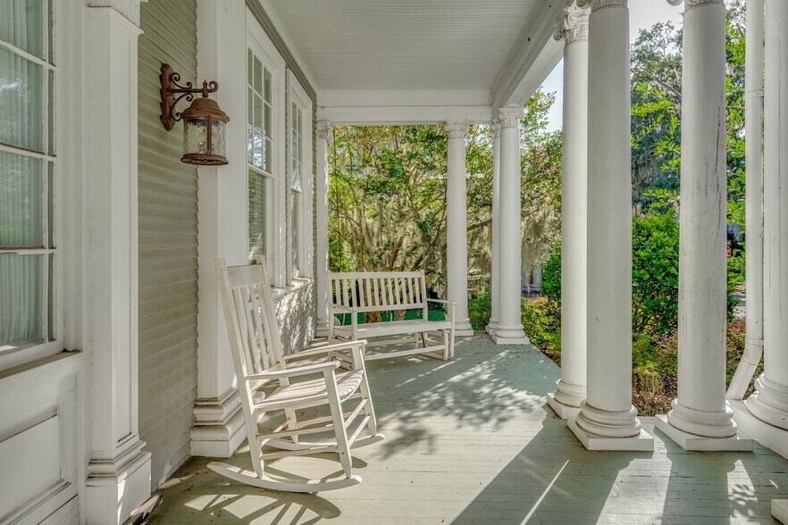 More Photos Of 18 E 34th St, Savannah Office Residential For Lease