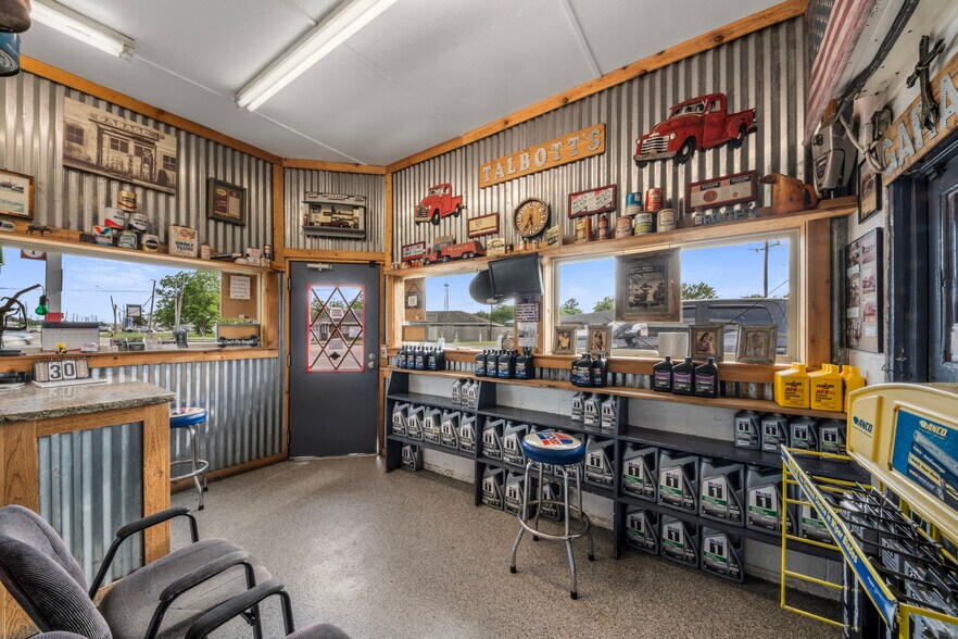 More Photos Of 5202 S Main St, Crosby General Retail For Sale