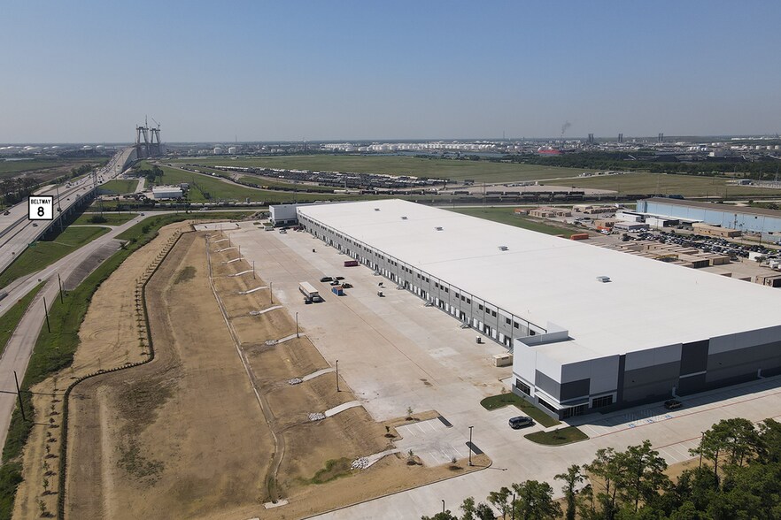 More Photos Of Beltway 8 @ Jacintoport Blvd, Houston Distribution For Lease