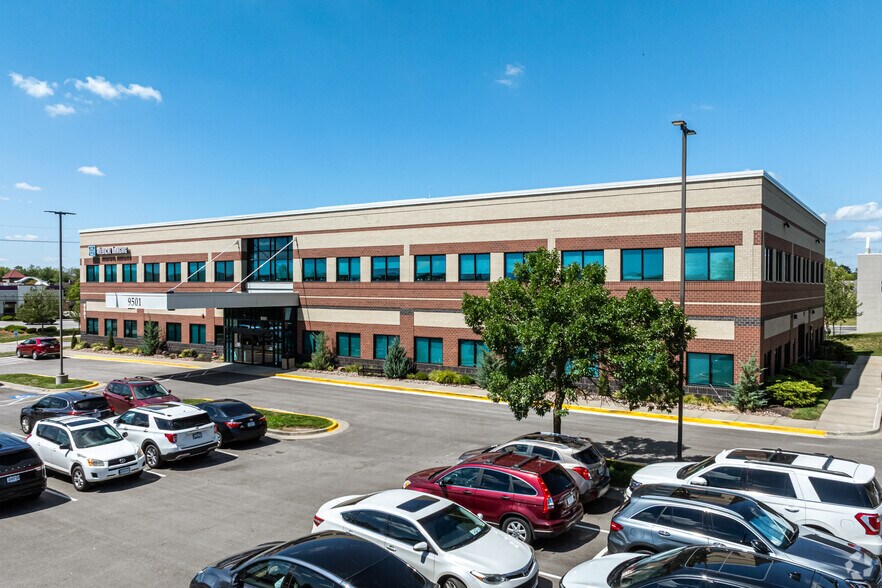 More Photos Of 9501 N Oak Tfwy, Kansas City Medical For Lease