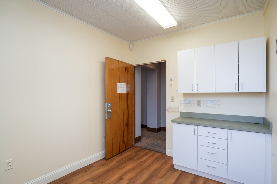 More Photos Of 264 Elm St, Northampton Office For Lease