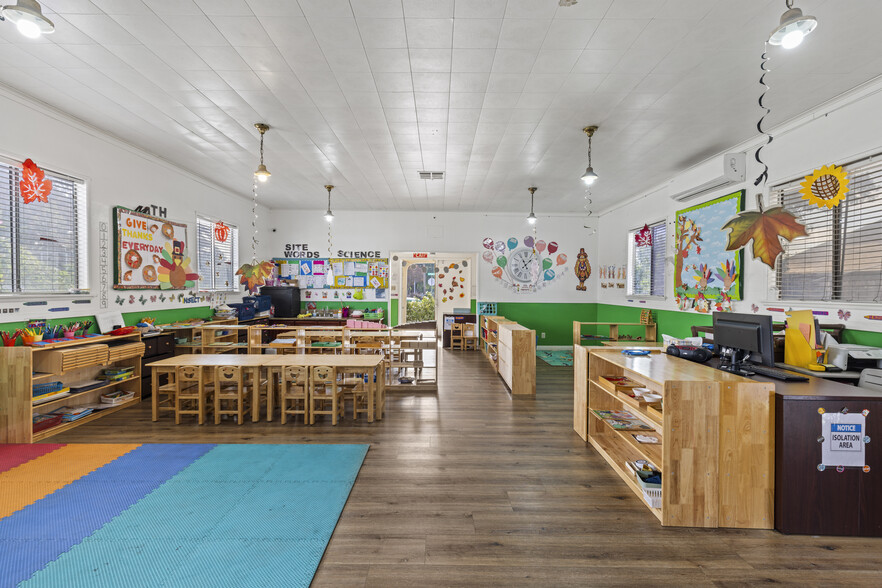 More Photos Of 328 W Phillips St, Ontario Schools For Sale