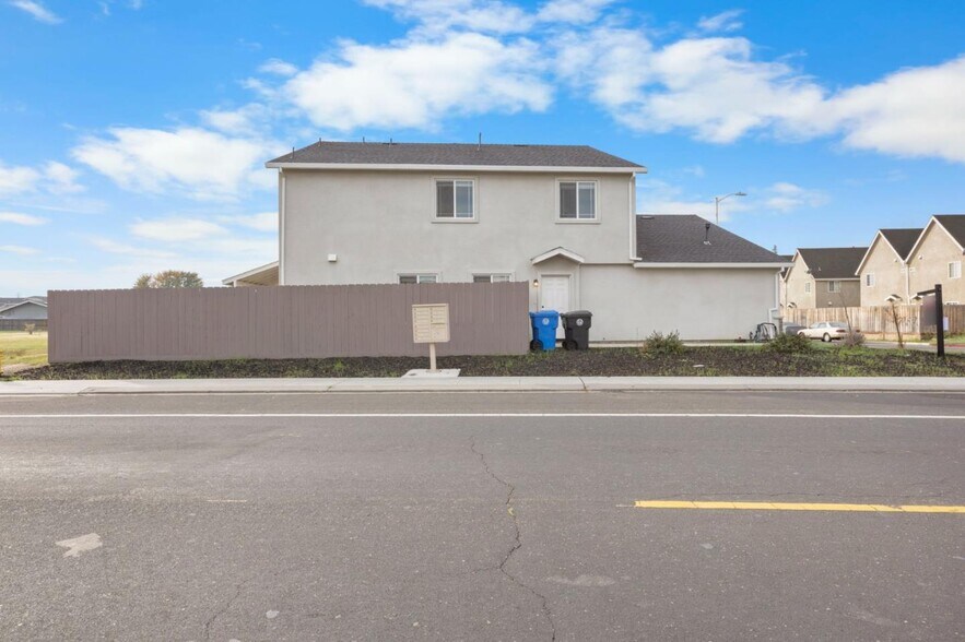 More Photos Of 930 W Alameda St, Manteca Apartments For Sale