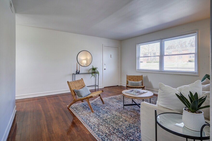 More Photos Of 132 Mesa Ln, Bristol Apartments For Sale
