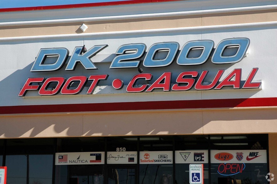 More Photos Of 5334 Ross Ave, Dallas General Retail For Lease