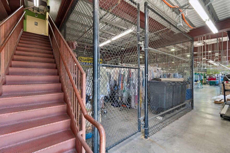 More Photos Of 9945 Race Track Rd, Tampa Industrial For Sale