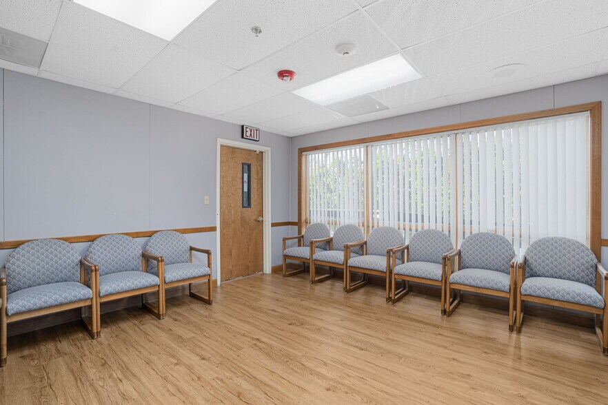 More Photos Of 24 Salt Pond Rd, Wakefield Medical For Sale