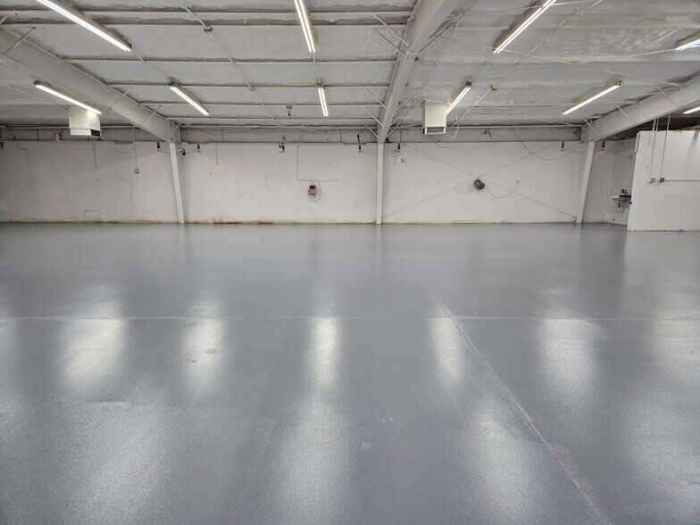 More Photos Of 1655 W Maple St, Mapleton Warehouse For Lease