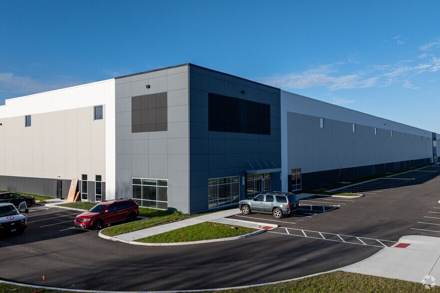 More Photos Of 301 Lau Pky, Englewood Distribution For Lease