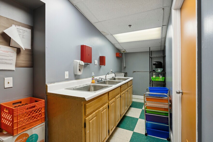 More Photos Of 1710 W Passyunk Ave, Philadelphia Flex For Lease