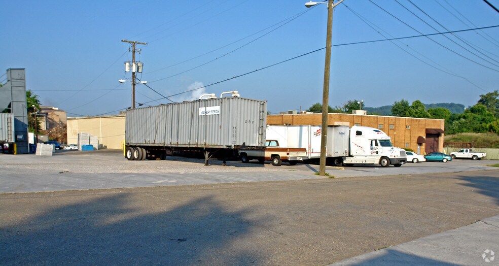 More Photos Of 2425 Burnside St, Knoxville Distribution For Sale