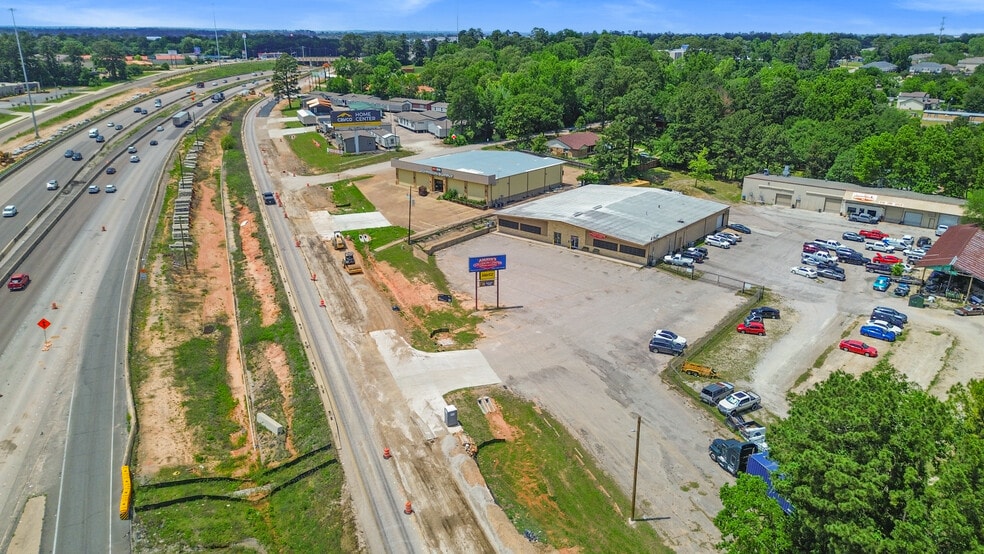 More Photos Of 684 Interstate 45 S, Huntsville General Retail For Lease