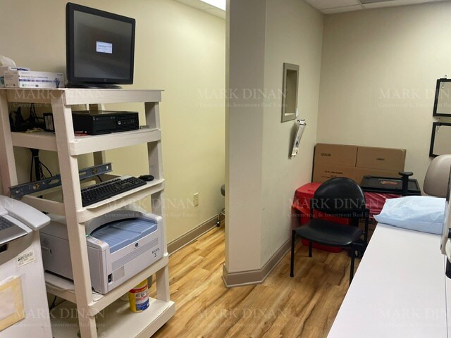 More Photos Of 402 Airport Commons Dr, Calera Medical For Lease