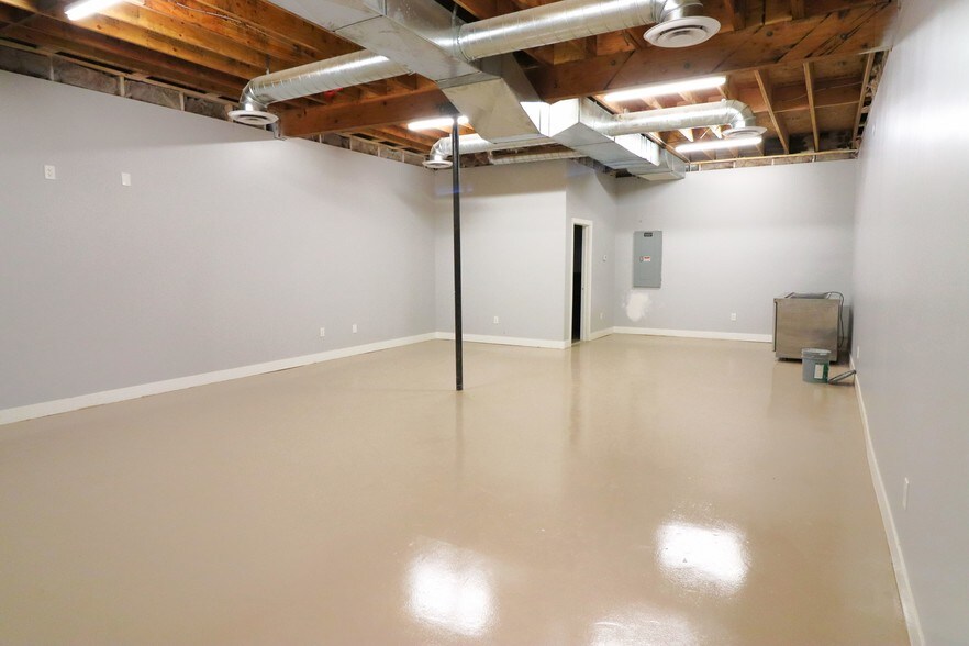 More Photos Of 6050 N Black Canyon Hwy, Phoenix Loft Creative Space For Sale