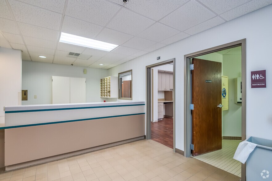 More Photos Of 7007 N Range Line Rd, Milwaukee Medical For Sale