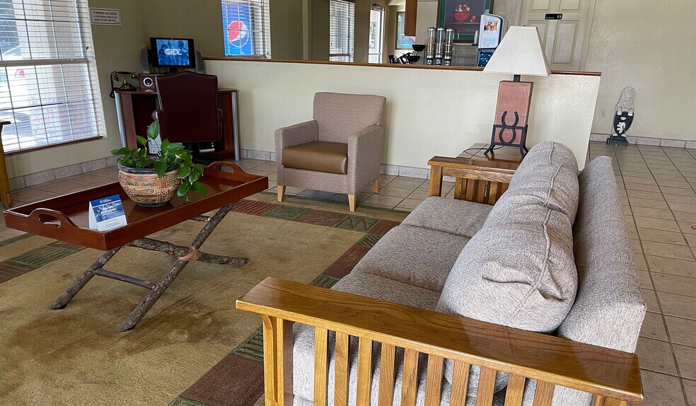 More Photos Of 207 US Highway 77 S, Hallettsville Hotel For Sale