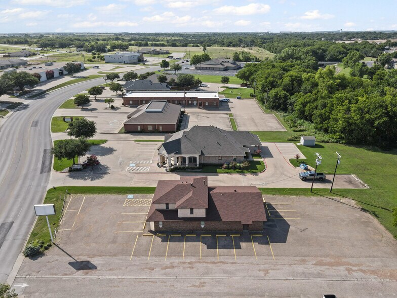 More Photos Of 400 N Ridgeway Dr, Cleburne Medical For Sale