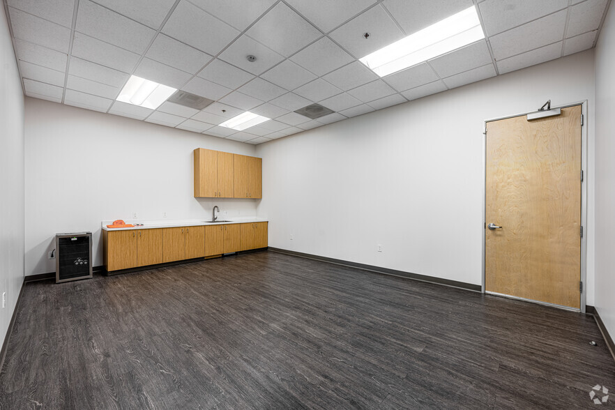 More Photos Of 415 S Motor Ave, Azusa Warehouse For Sale