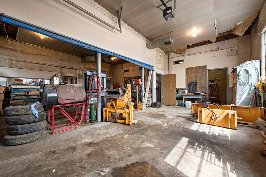 More Photos Of 802 Main St, Walsenburg Auto Repair For Sale