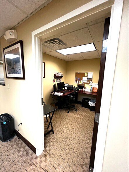 More Photos Of 225 Gordons Corner Rd, Manalapan Township Medical For Lease