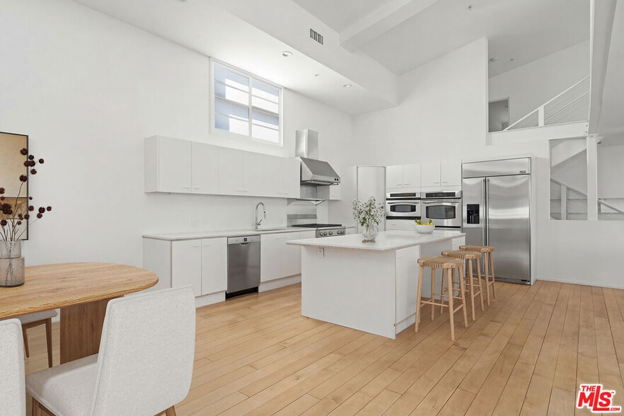 More Photos Of 2100 Abbot Kinney Blvd, Venice Office For Lease