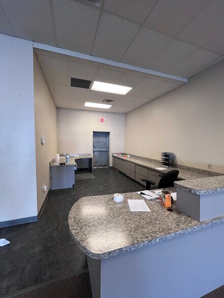 More Photos Of 3316 Navarre Ave, Oregon Storefront For Lease