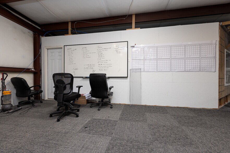 More Photos Of 1050 W Innovation Dr, Kearney Warehouse For Sale