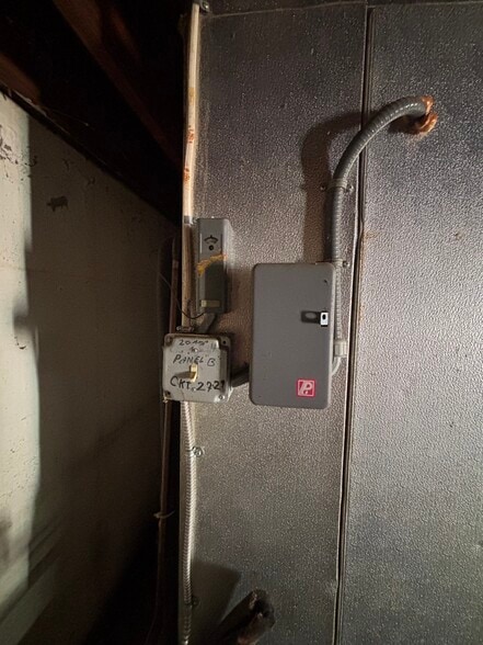 More Photos Of 82 Railroad St, Great Barrington Flex For Sale