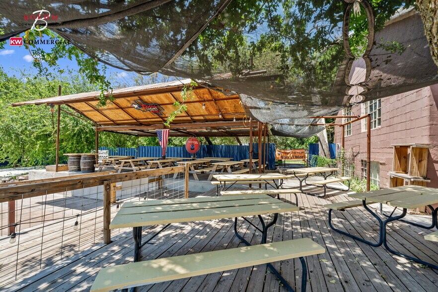 More Photos Of 23699-23737 W US Highway 290, Harper Storefront For Sale