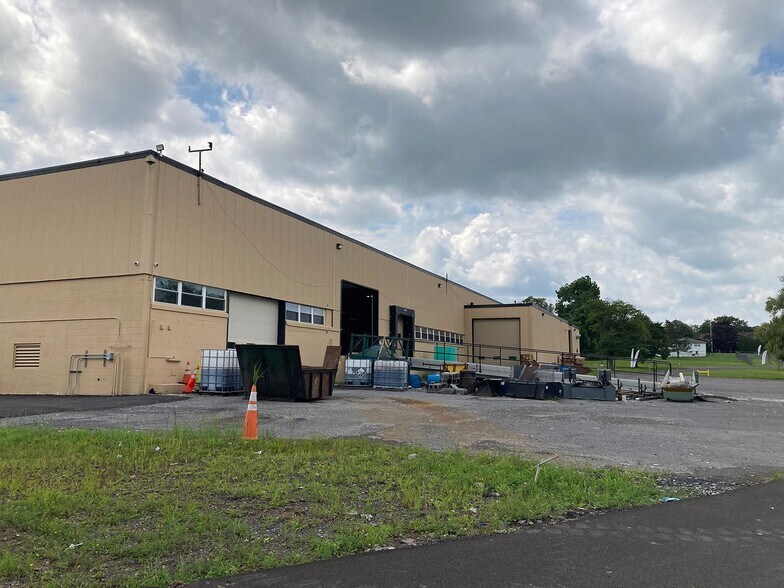 More Photos Of 7528 State Fair Blvd, Baldwinsville Manufacturing For Lease