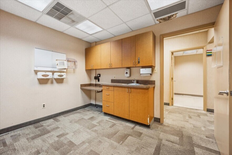 More Photos Of 215 Union Ave, Bridgewater Medical For Sale