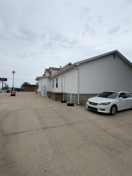 More Photos Of 201 S Highway 63, Freeburg Convenience Store For Sale