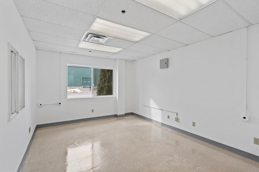 More Photos Of 27 Kent St, Ballston Spa Warehouse For Lease