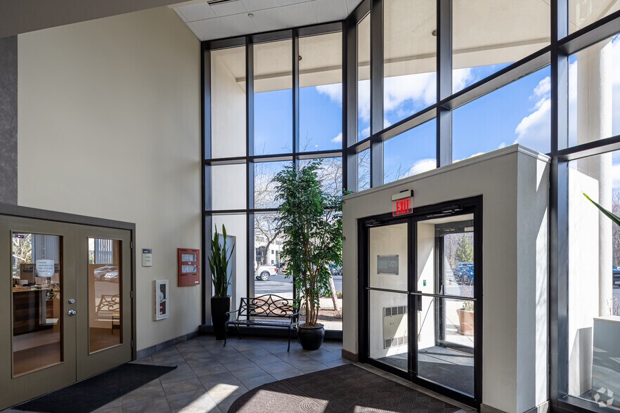 More Photos Of 100 Ledgewood Pl, Rockland Office For Lease