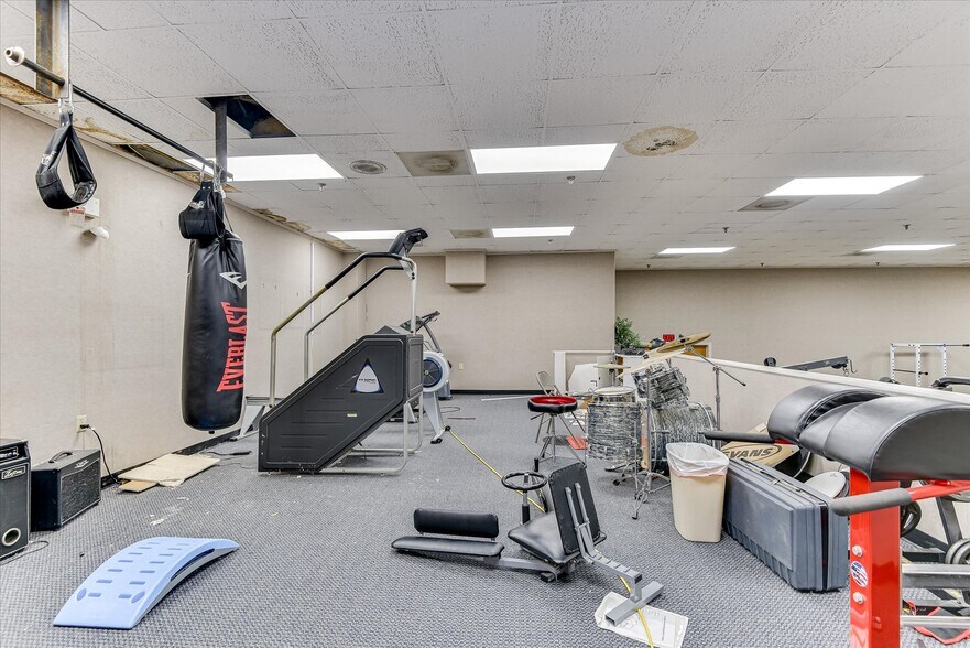 More Photos Of 1089 Augusta Rd, Warrenville Office For Sale