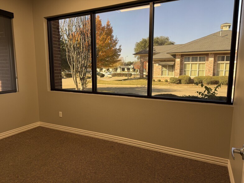 More Photos Of 1716 Chadwick Ct, Hurst Medical For Sale