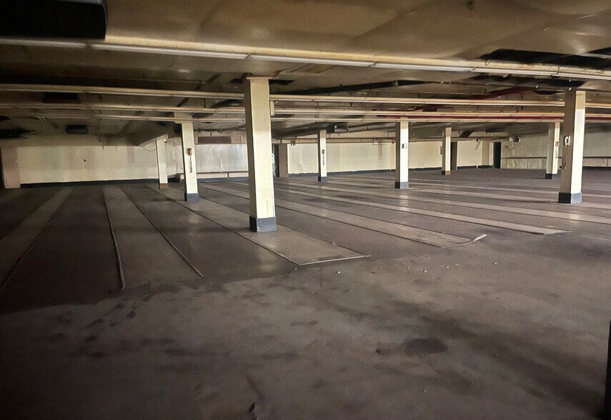 More Photos Of 575 W 181st St, New York Storefront For Lease