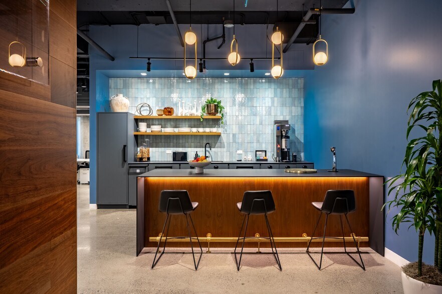 More Photos Of 150 King St W, Toronto Office For Lease