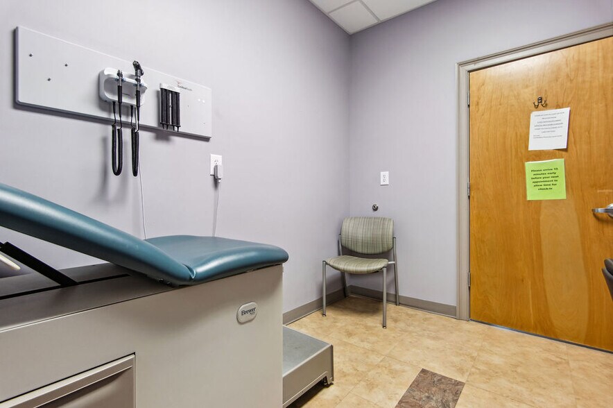More Photos Of 4275 Western Blvd, Jacksonville Medical For Sale