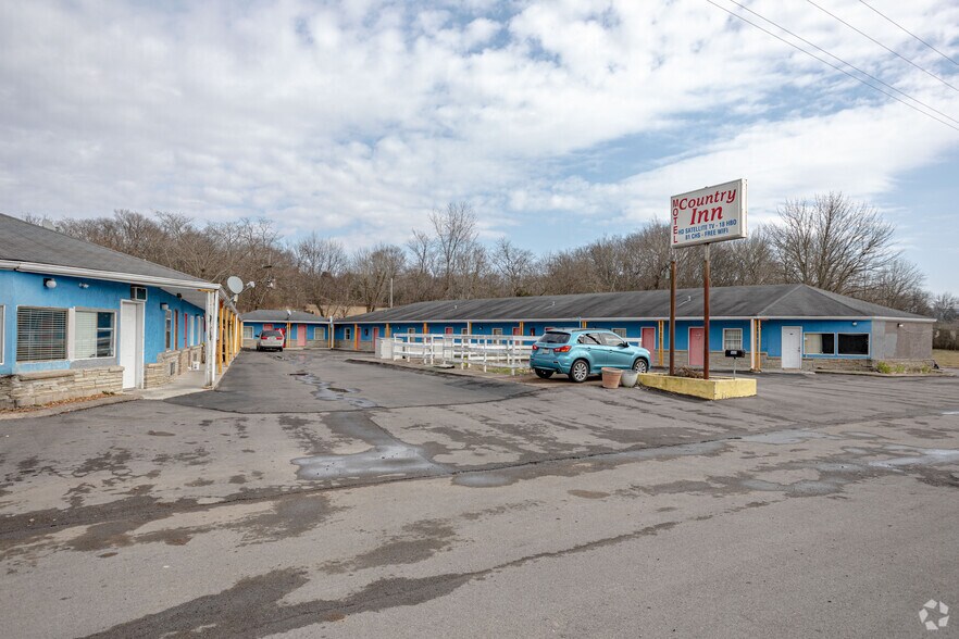 More Photos Of 1805 Highway 231 S, Bethpage Hotel For Sale