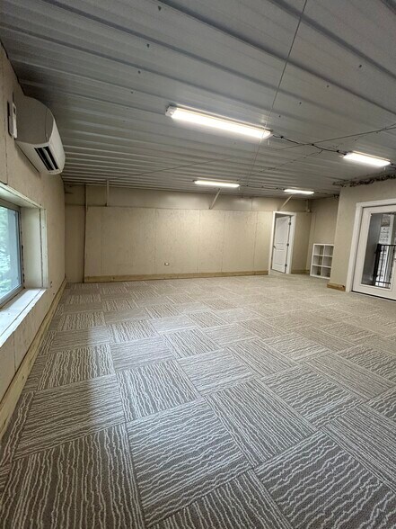 More Photos Of 9 Spanish Pass Rd, Boerne Showroom For Lease